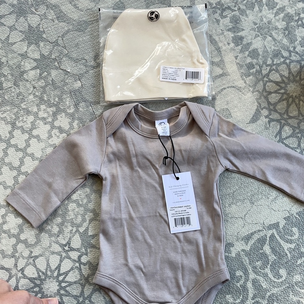 NWT Colored organics onesie and hat